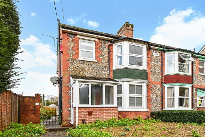 3 Bedroom Semi-Detached House For Sale In Weyhill Road, Andover, SP10