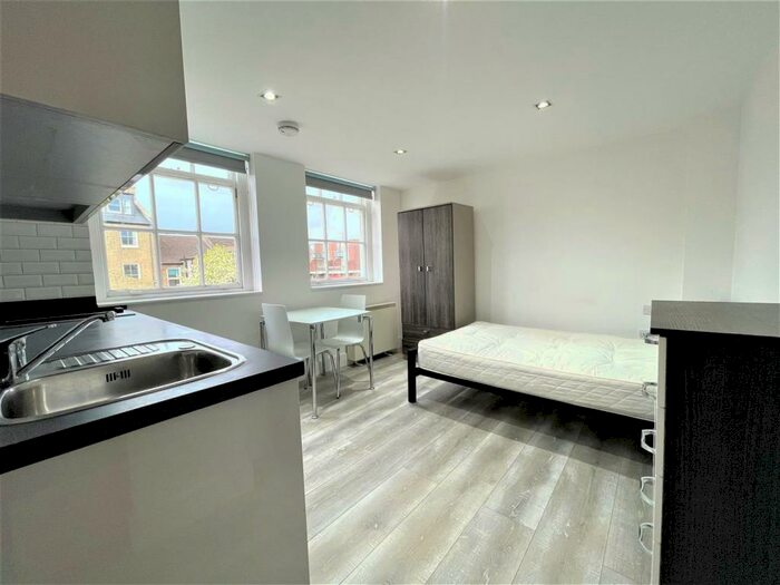 Studio To Rent In Kilburn High Road, London, NW6