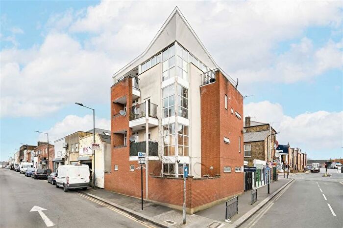 3 Bedroom Flat For Sale In Ashford Road, Cricklewood, NW2