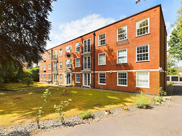 2 Bedroom Flat To Rent In Gower Road, Weybridge, KT13