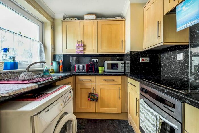 2 Bedroom Flat To Rent In Surbiton, Surrey, KT6
