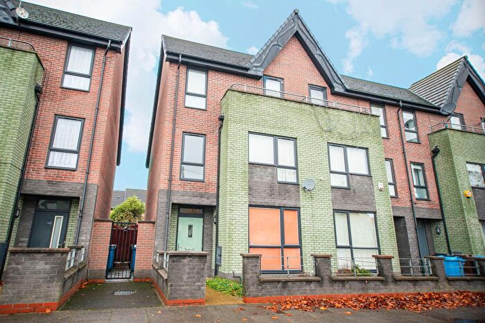 3 Bedroom End Terrace House For Sale In Hawthorn Avenue, Hull, HU3