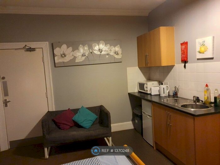 Studio To Rent In Studio, Newcastle U Lyme, ST5