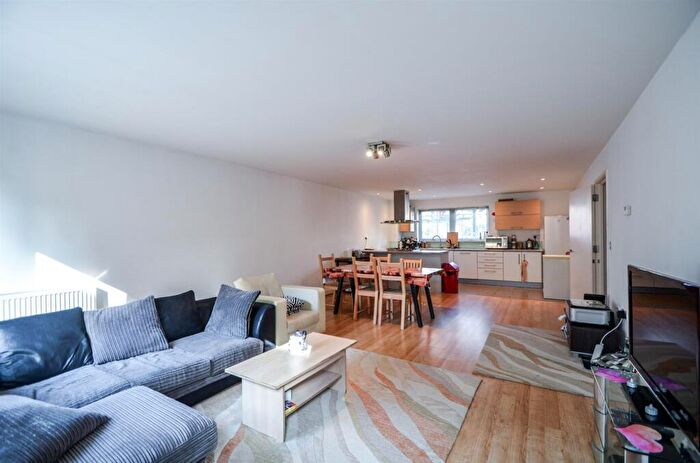 3 Bedroom Flat To Rent In Devons Road, London, E3