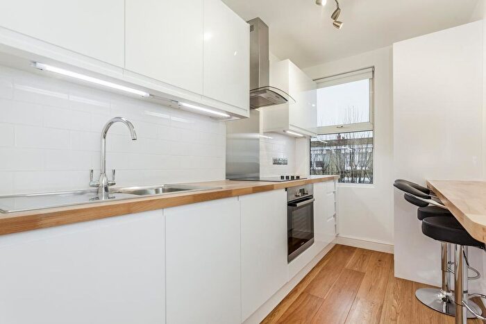 2 Bedroom Flat To Rent In Applegarth Road, London, W14