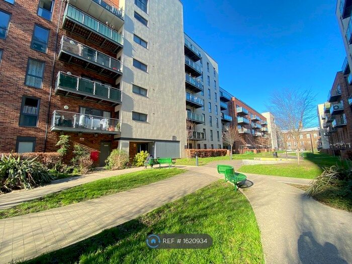 3 Bedroom Flat To Rent In Loughborough House, Dagenham, RM8