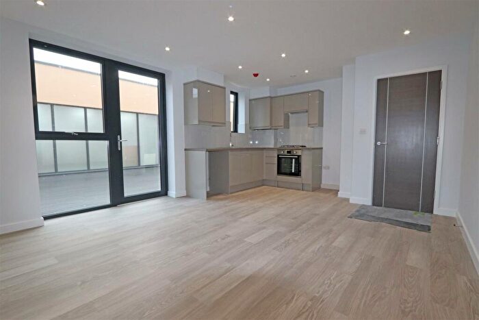 2 Bedroom Flat To Rent In London Road, Westcliff-On-Sea, SS0