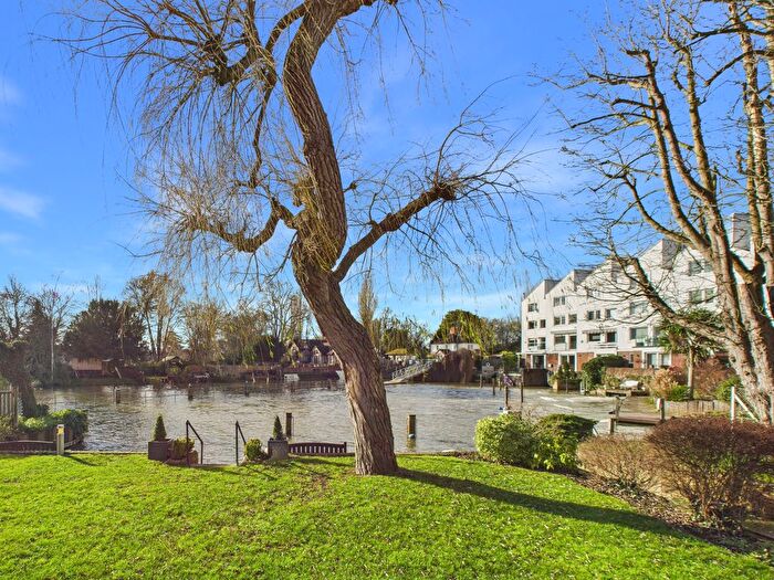 2 Bedroom Flat To Rent In Mill Road, Marlow, Buckinghamshire, SL7