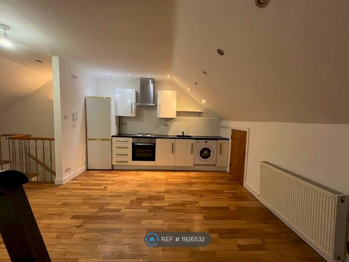2 Bedroom Flat To Rent In Stoke Newington Road, London, N16