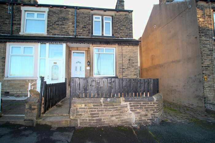 2 Bedroom End Of Terrace House To Rent In Mount Avenue, Eccleshill, Bradford, BD2