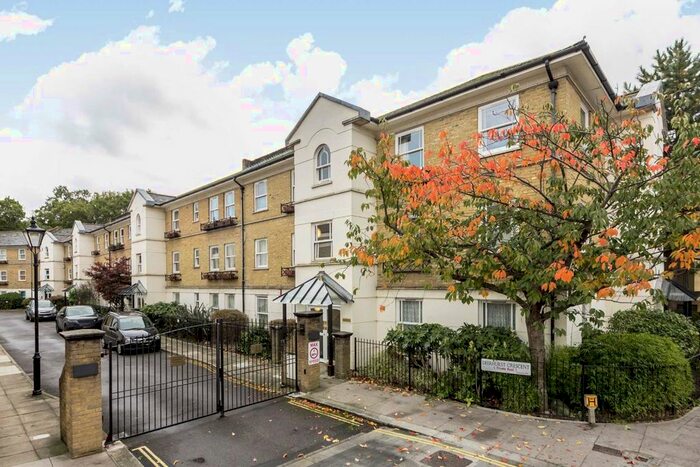 2 Bedroom Flat To Rent In Deerhurst Crescent, Hampton Hill, Hampton TW12