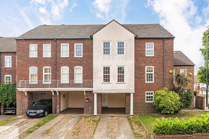 3 Bedroom Property To Rent In Park Crescent, Twickenham, TW2