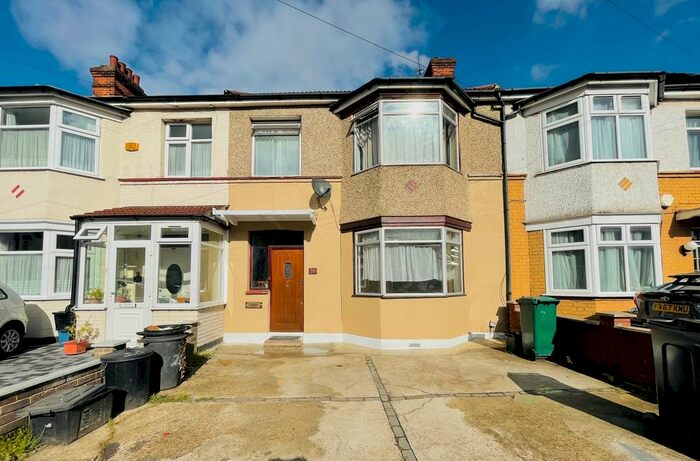 5 Bedroom Terraced House To Rent In Wards Road, Ilford, IG2
