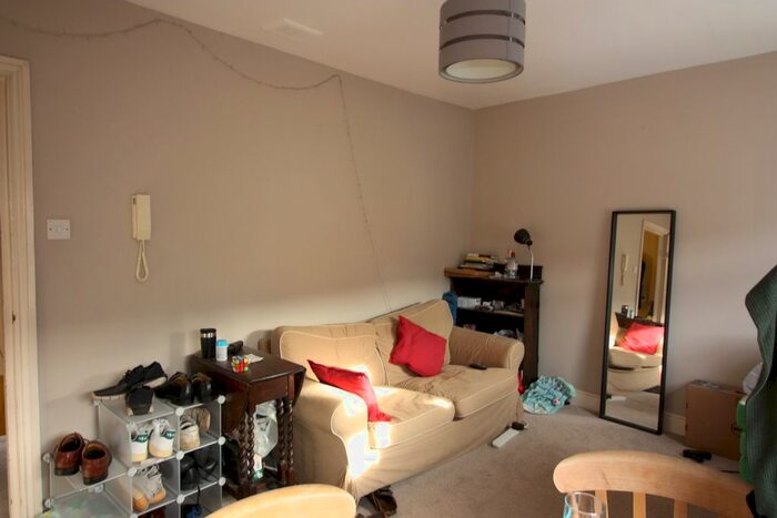 2 Bedroom Flat To Rent In Lendal Terrace, London, SW4
