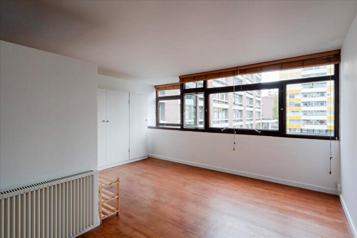 1 Bedroom Apartment To Rent In Crescent House, Golden Lane Estate, London, EC1Y