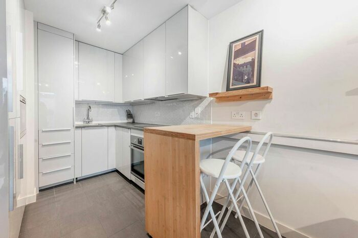 1 Bedroom Flat To Rent In Grosvenor Waterside, Chelsea, London, SW1W