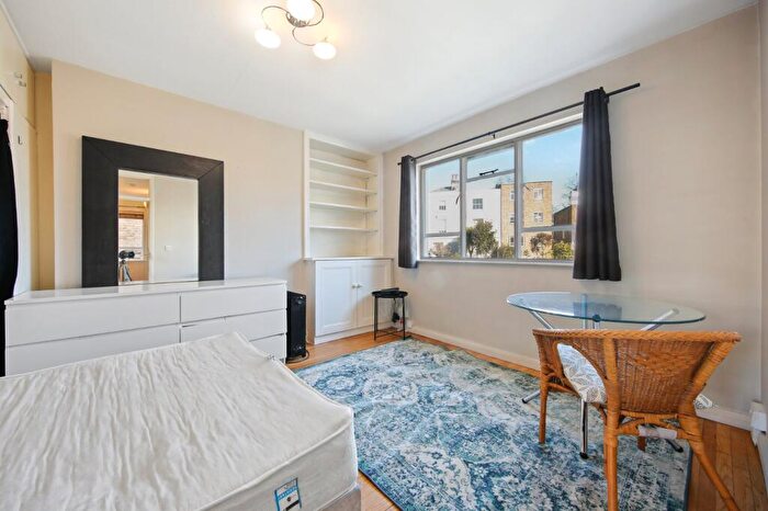 Flat To Rent In Rochester Terrace, Camden, NW1