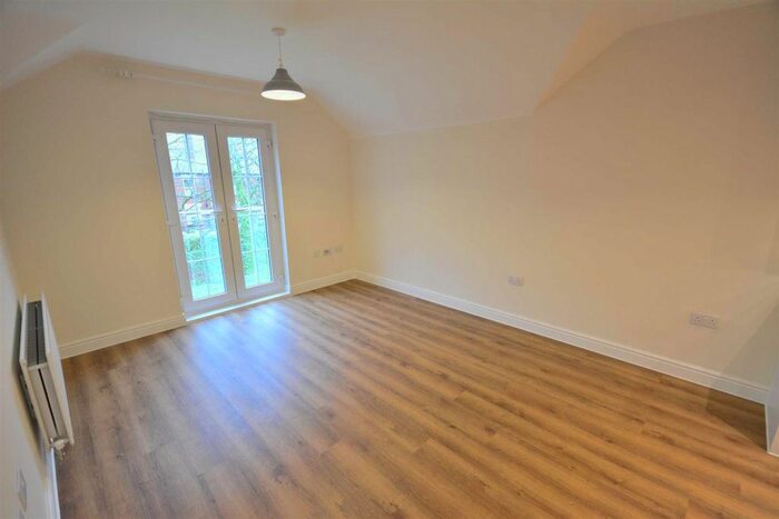 2 Bedroom Flat To Rent In Baytree Court, Prestwich, M25