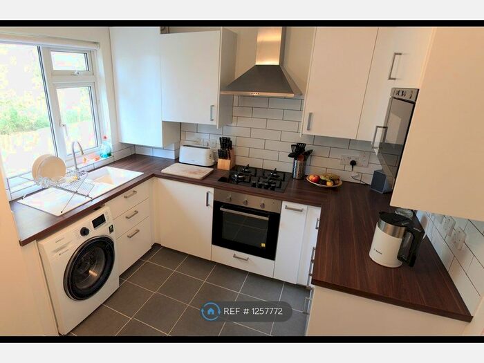 1 Bedroom Flat To Rent In Wanstead, London E11