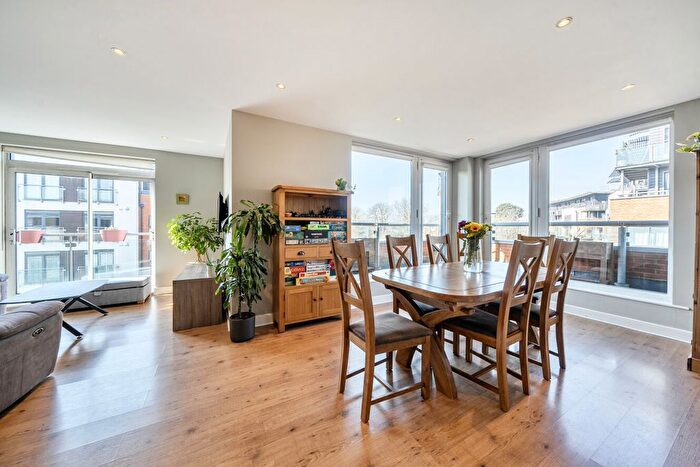 2 Bedroom Flat For Sale In Desvignes Drive, Hither Green, London, SE13