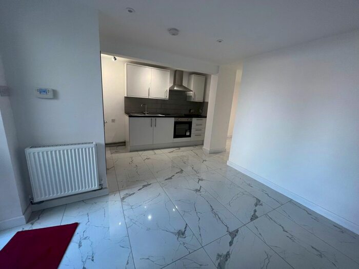 2 Bedroom Flat To Rent In High Road, Ilford, IG3