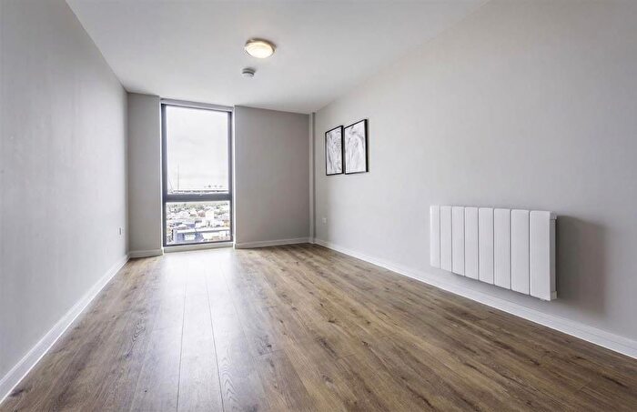 2 Bedroom Flat To Rent In Jesse Hartley Way, Liverpool, L3