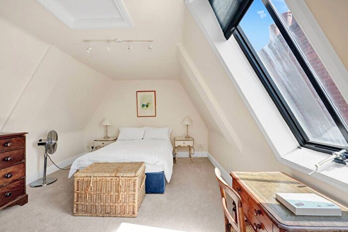 1 Bedroom Flat For Sale In Clapham Road, Oval, London, SW9