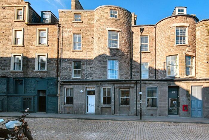 2 Bedroom Flat For Sale In Cowgate, Dundee, DD1