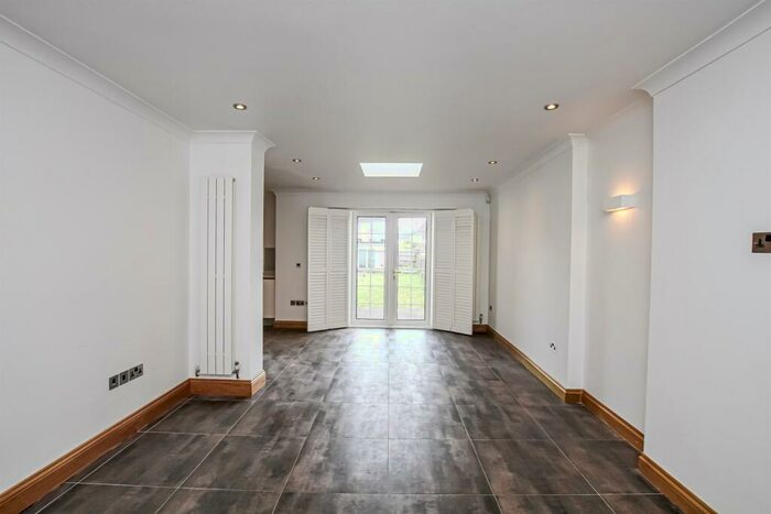 5 Bedroom House To Rent In Ridge Hill, Golders Green, NW11