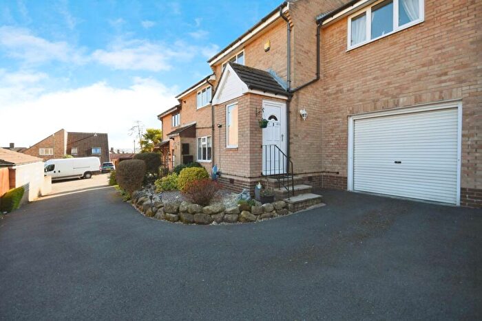 3 Bedroom Town House For Sale In Cairn Drive, New Whittington, Chesterfield, S43