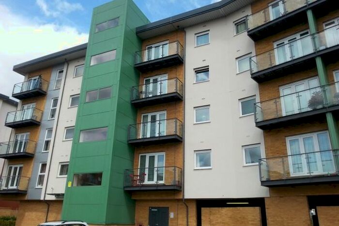 3 Bedroom Flat To Rent In Parkhouse Court, Hatfield, AL10