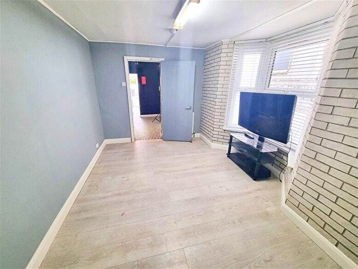 2 Bedroom Flat To Rent In Prestbury Road, Forest Gate, E7