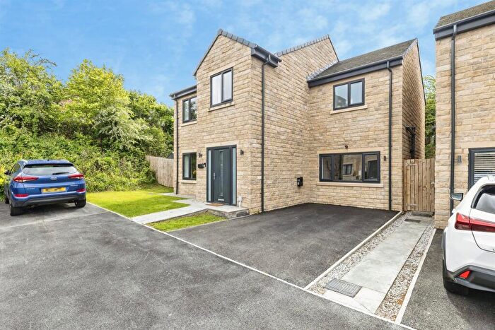 4 Bedroom Detached House For Sale In Quarry Drive, Grimethorpe, Barnsley, S72