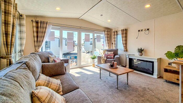 3 Bedroom Park Home For Sale In Birchington Vale Holiday Park, CT7