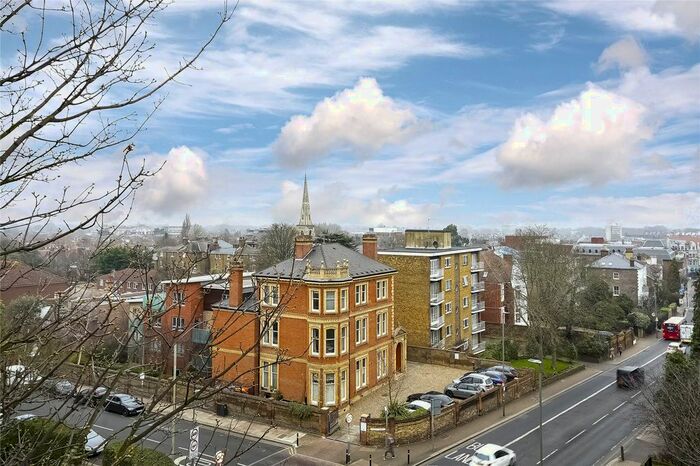 3 Bedroom Flat To Rent In Putney Hill, Putney Hill, SW15