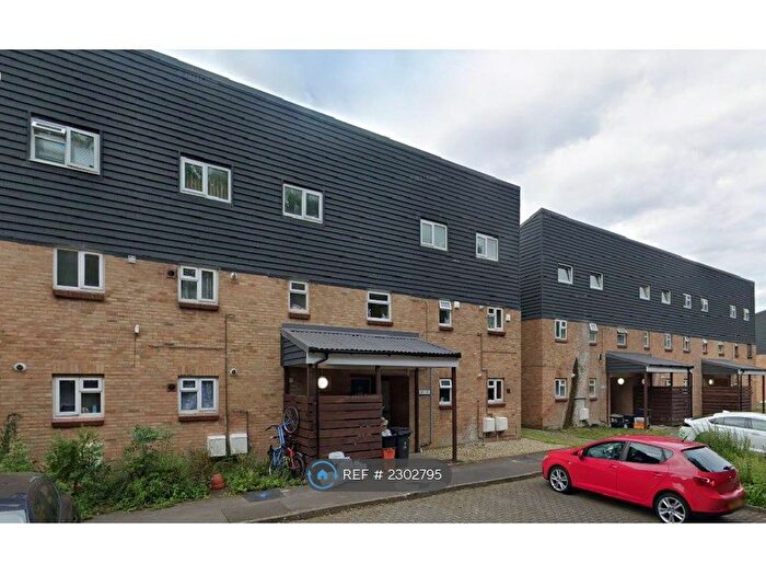 3 Bedroom Flat To Rent In Stratford Close, Toothill, Swindon, SN5