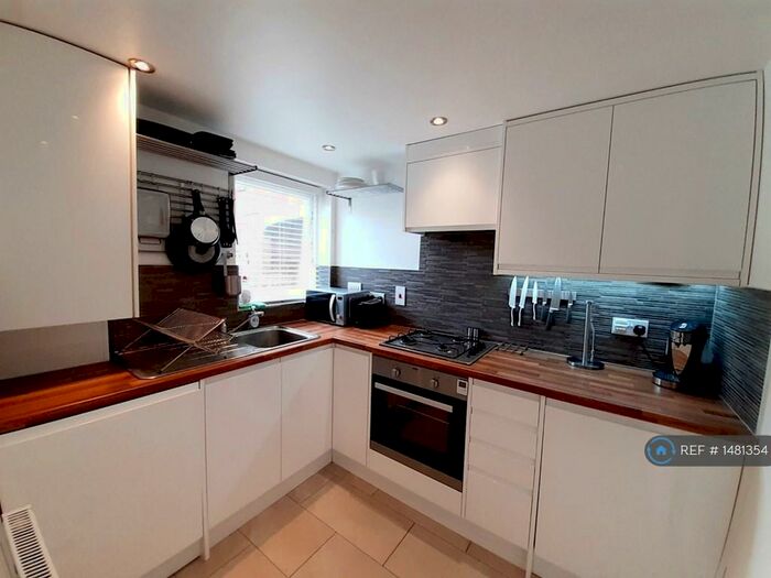 1 Bedroom Flat To Rent In Queens Road, Reading, RG1