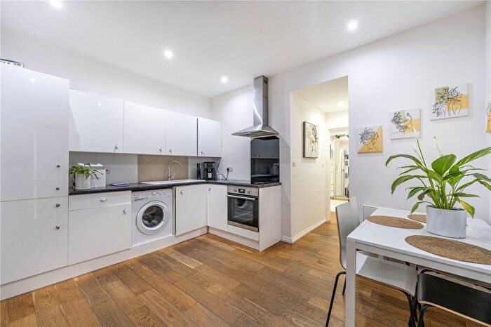 1 Bedroom Flat For Sale In Richmond Road, East Twickenham, TW1