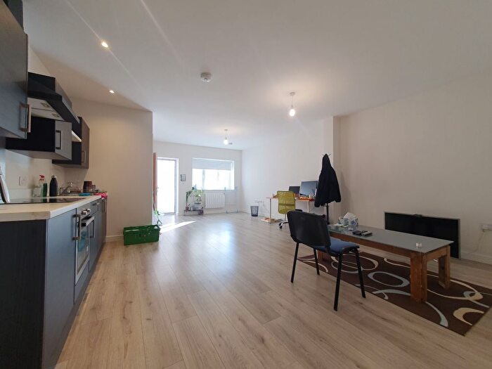 2 Bedroom Flat To Rent In Ewell Road, Tolworth, Surbiton, KT6