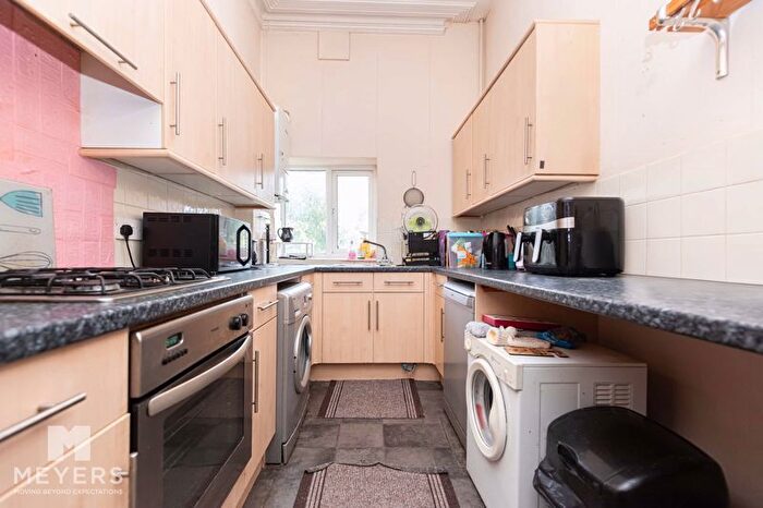 2 Bedroom Flat For Sale In Cavendish Road, Bournemouth, BH1