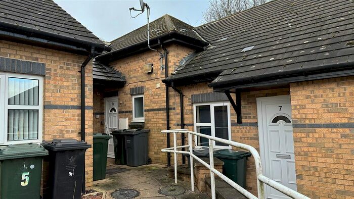 1 Bedroom Terraced Bungalow To Rent In Farm Hill Road, Idle, Bradford, BD10