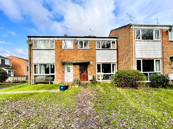 3 Bedroom Detached House For Sale In Pinewood Park, Farnborough, Hampshire, GU14