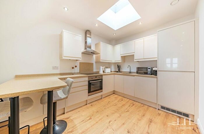 2 Bedroom Apartment For Sale In St James Court, West Horndon, CM13