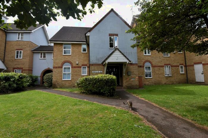 2 Bedroom Apartment To Rent In Enquire Online - London Road, Benfleet, SS7