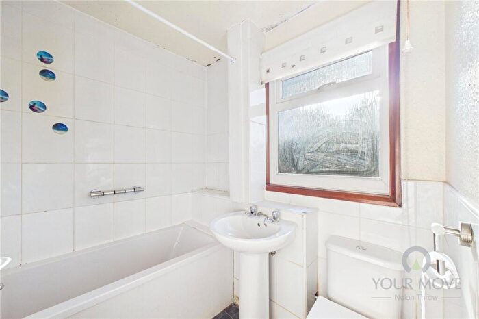 3 Bedroom Terraced House For Sale In Rillwood Court, Lumbertubs, Northamptonshire, NN3