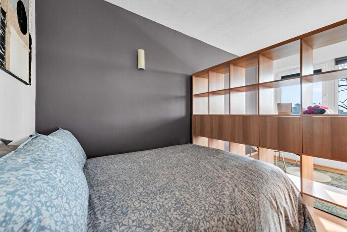 1 Bedroom Flat For Sale In Oakcroft Court, Liskeard Gardens, Blackheath, SE3