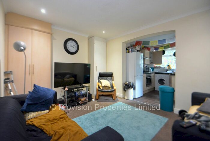 4 Bedroom Terraced House To Rent In St Michaels Lane, Headingley, Leeds, LS6