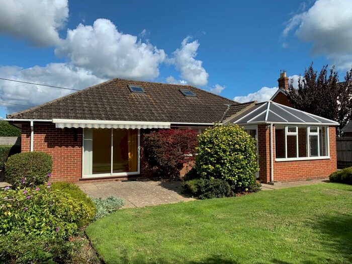 3 Bedroom Bungalow To Rent In Wainsford Road, Pennington, SO41