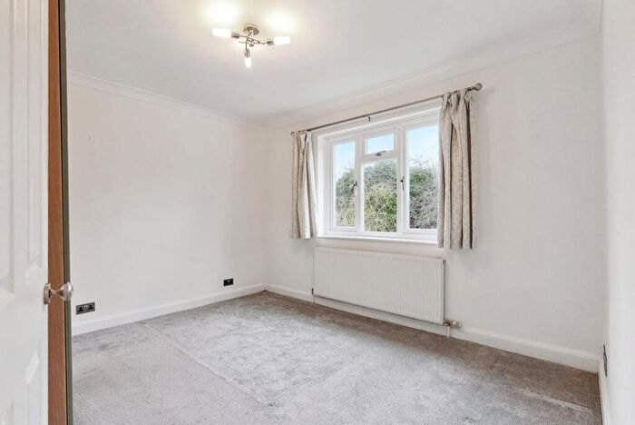 2 Bedroom Apartment To Rent In Alberta Avenue, Cheam, SM1