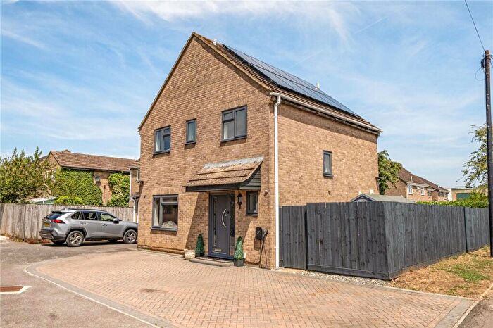 4 Bedroom Detached House For Sale In Butlers Drive, Carterton, OX18